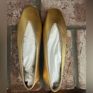 NWB Le Monde Beryl Luna slippers, antique gold, size 38.5